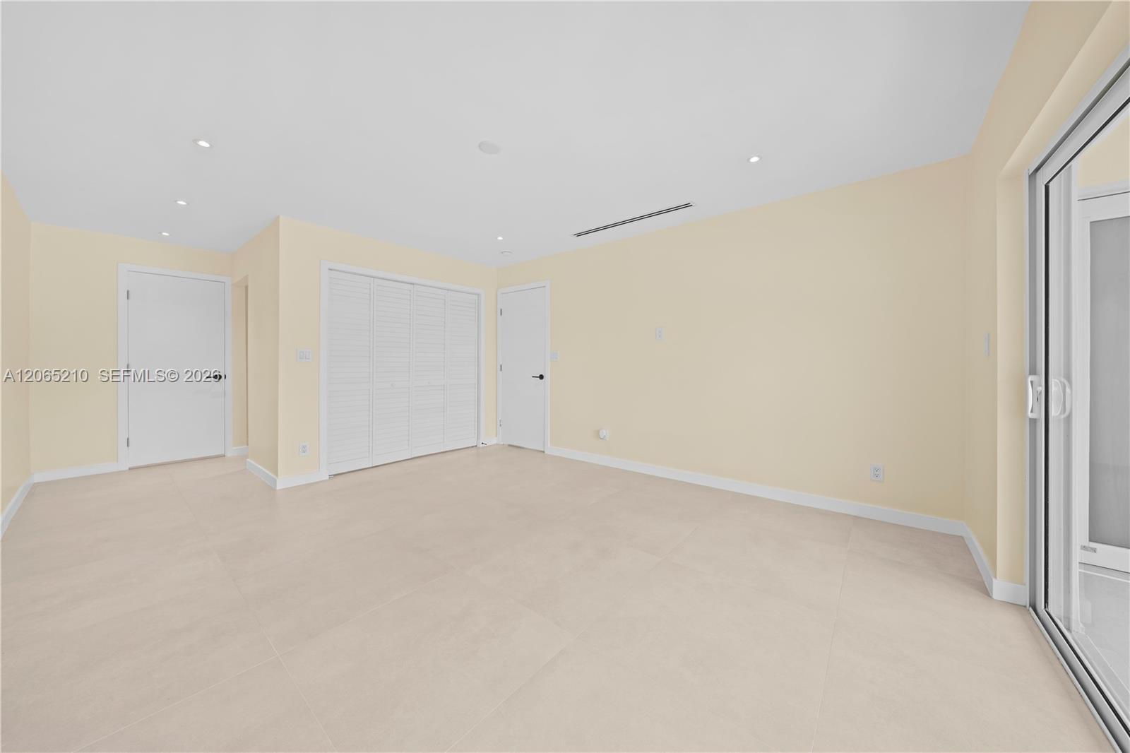 1400 Ne 191st Street 305 Property Photo 10