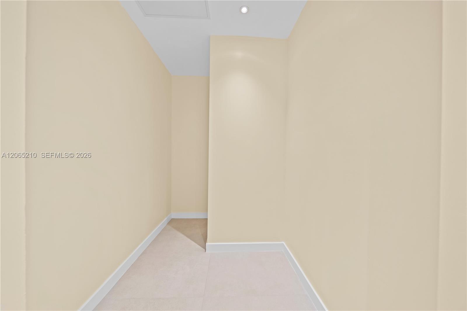 1400 Ne 191st Street 305 Property Photo 13