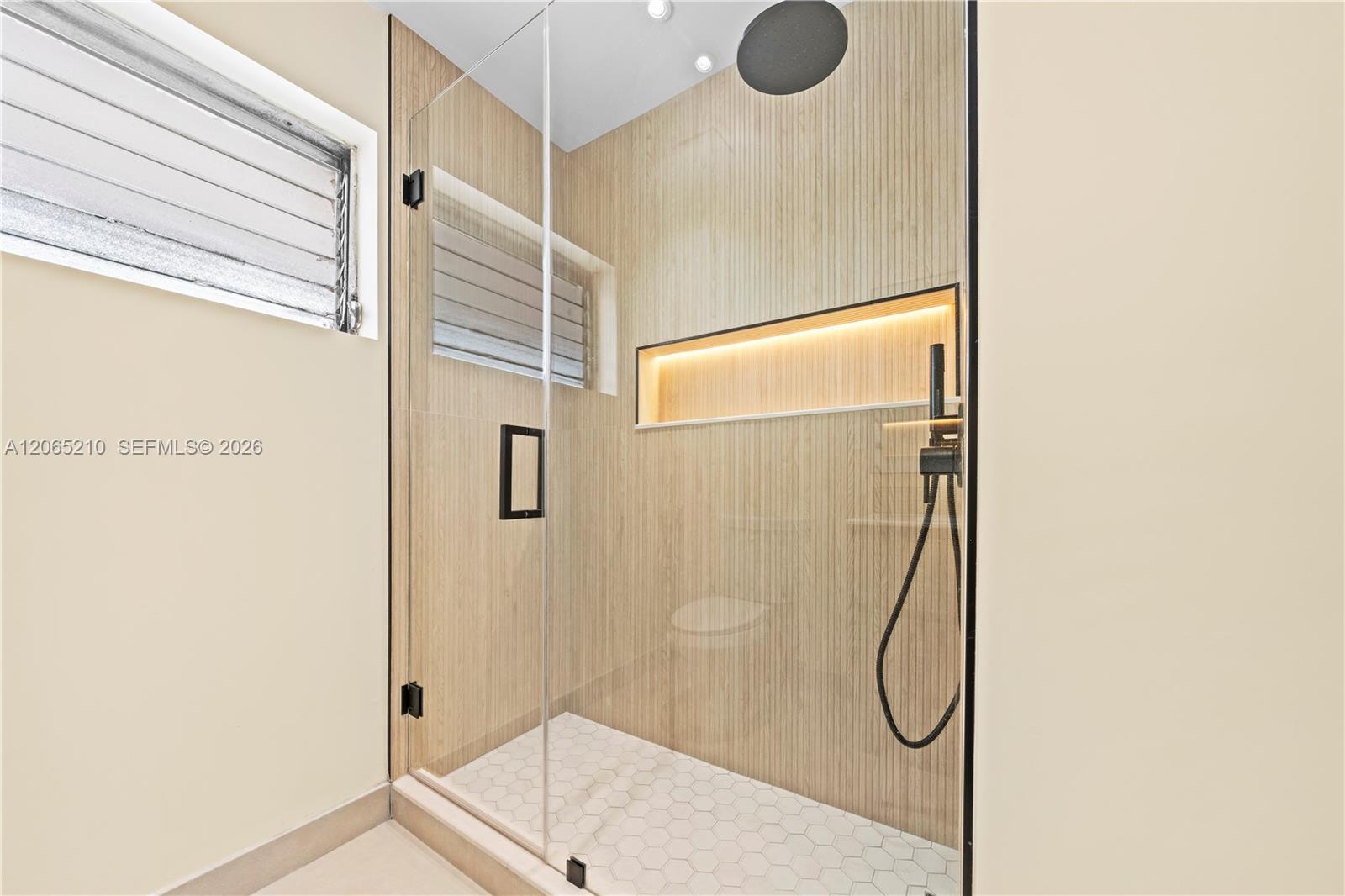 1400 Ne 191st Street 305 Property Photo 15