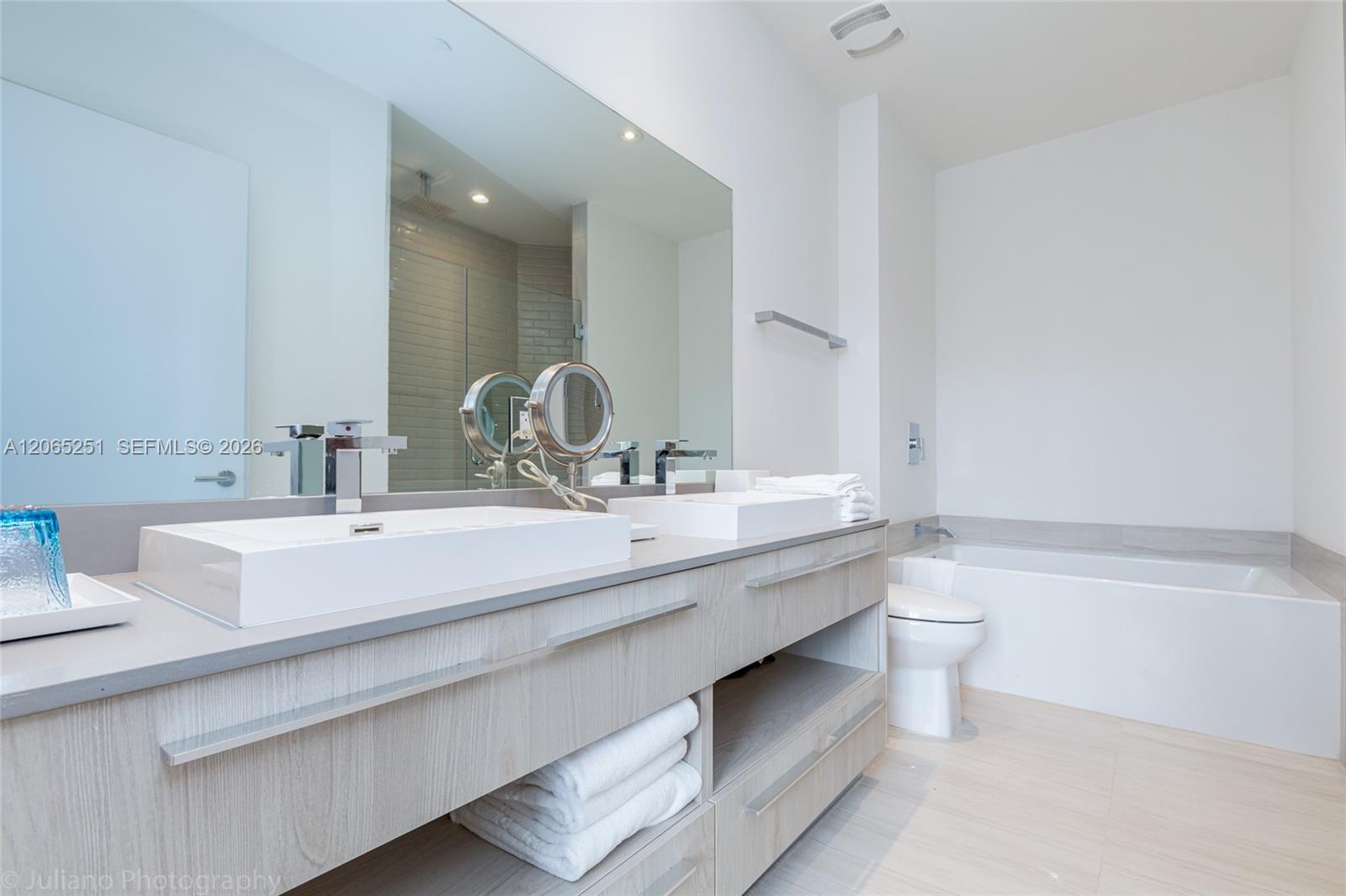 4010 S Ocean Drive R509 Property Photo 16