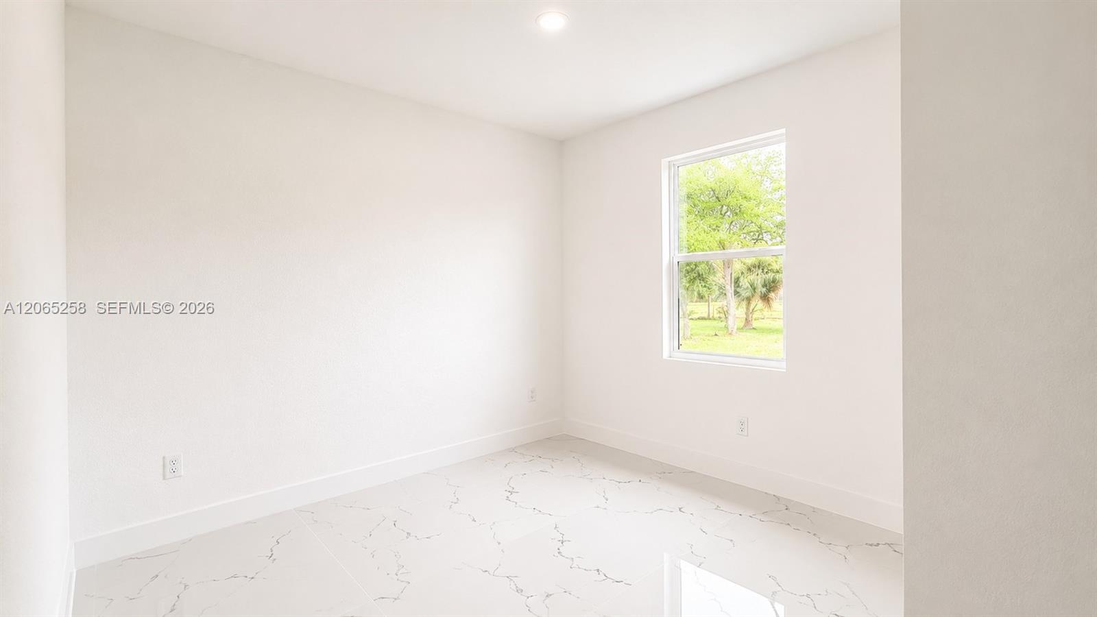 3052 S Beechwood Circle Property Photo 3