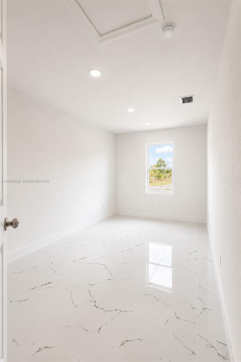 3052 S Beechwood Circle Property Photo 4