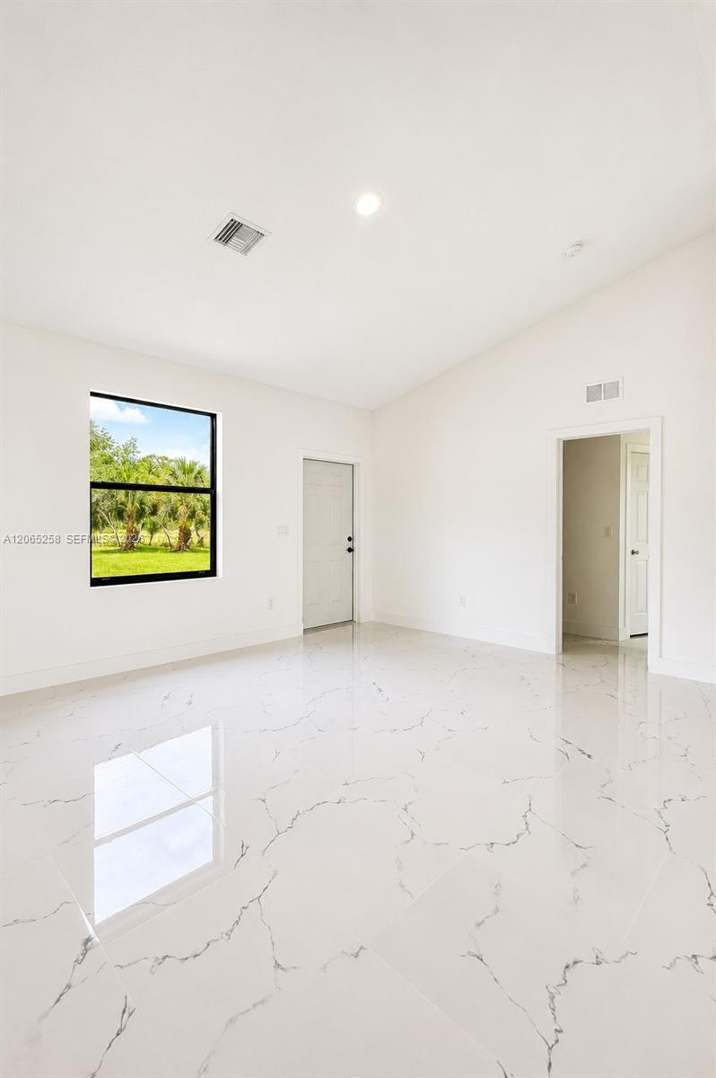 3052 S Beechwood Circle Property Photo 6