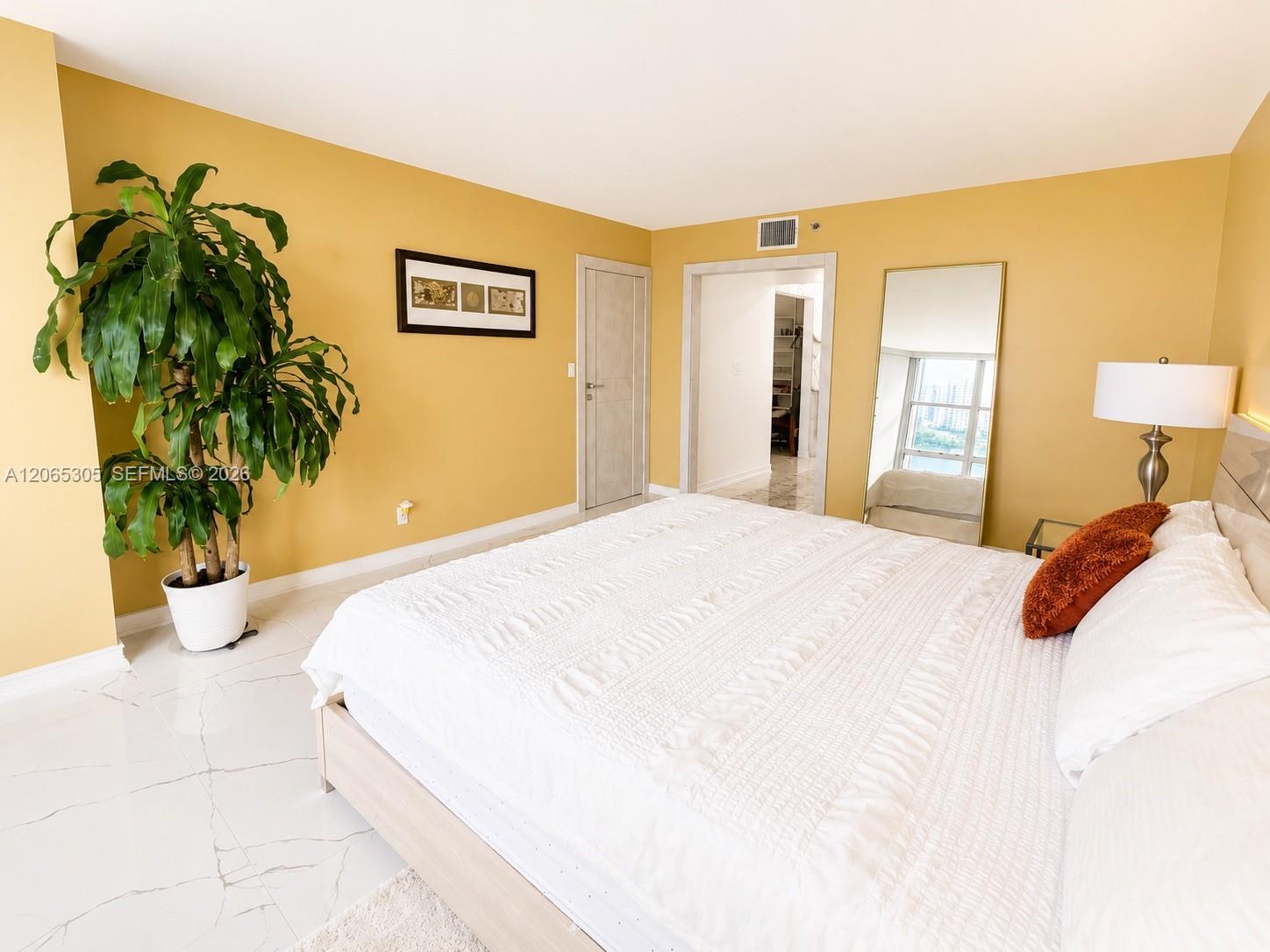 3600 Mystic Pointe Drive 1715 Property Photo 7