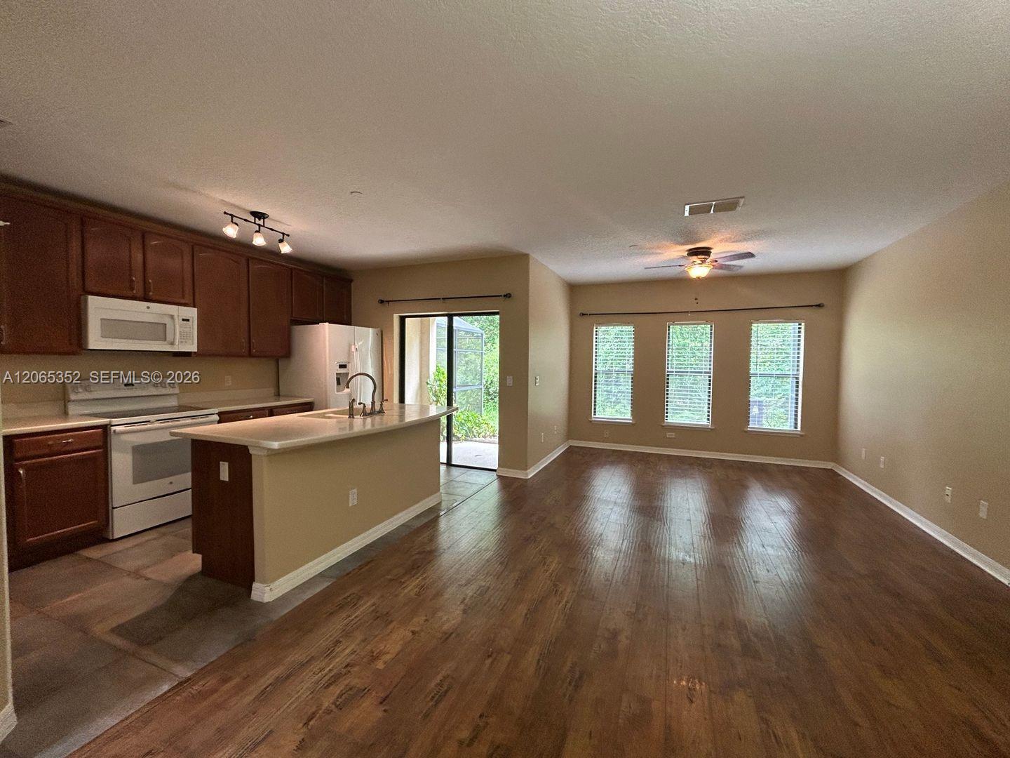 6018 Tivoli Gardens Boulevard Property Photo 4