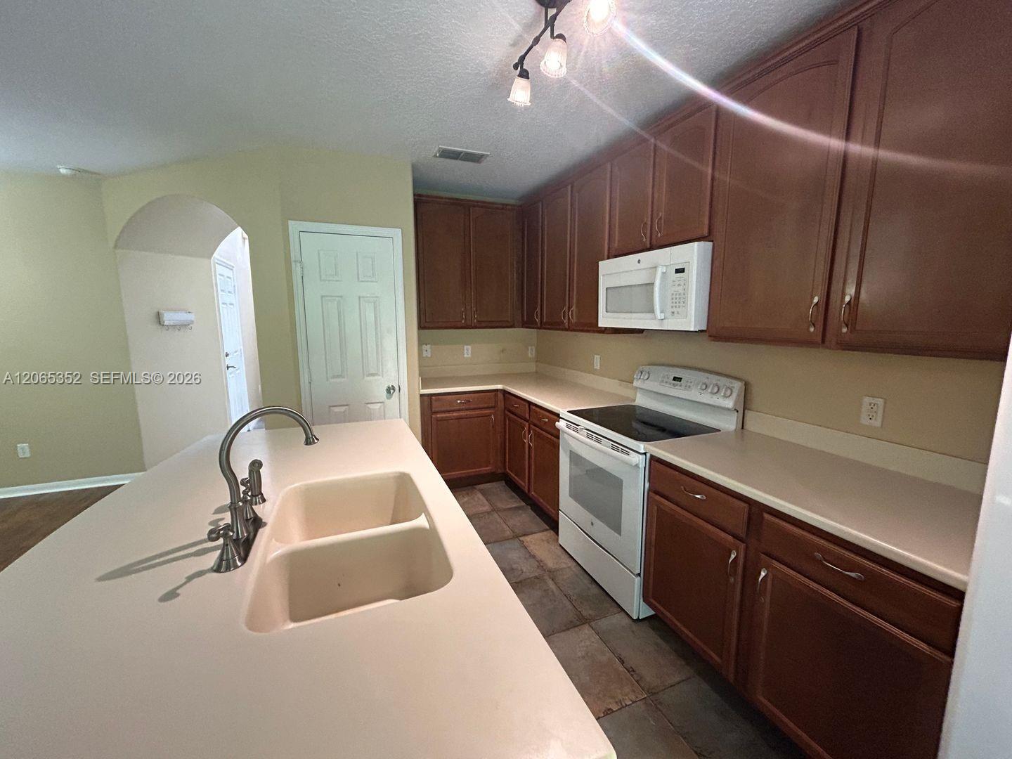6018 Tivoli Gardens Boulevard Property Photo 14