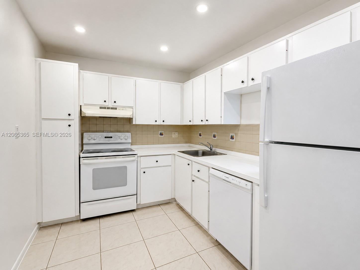 4384 NW 9th Avenue 18-2A Property Photo 1