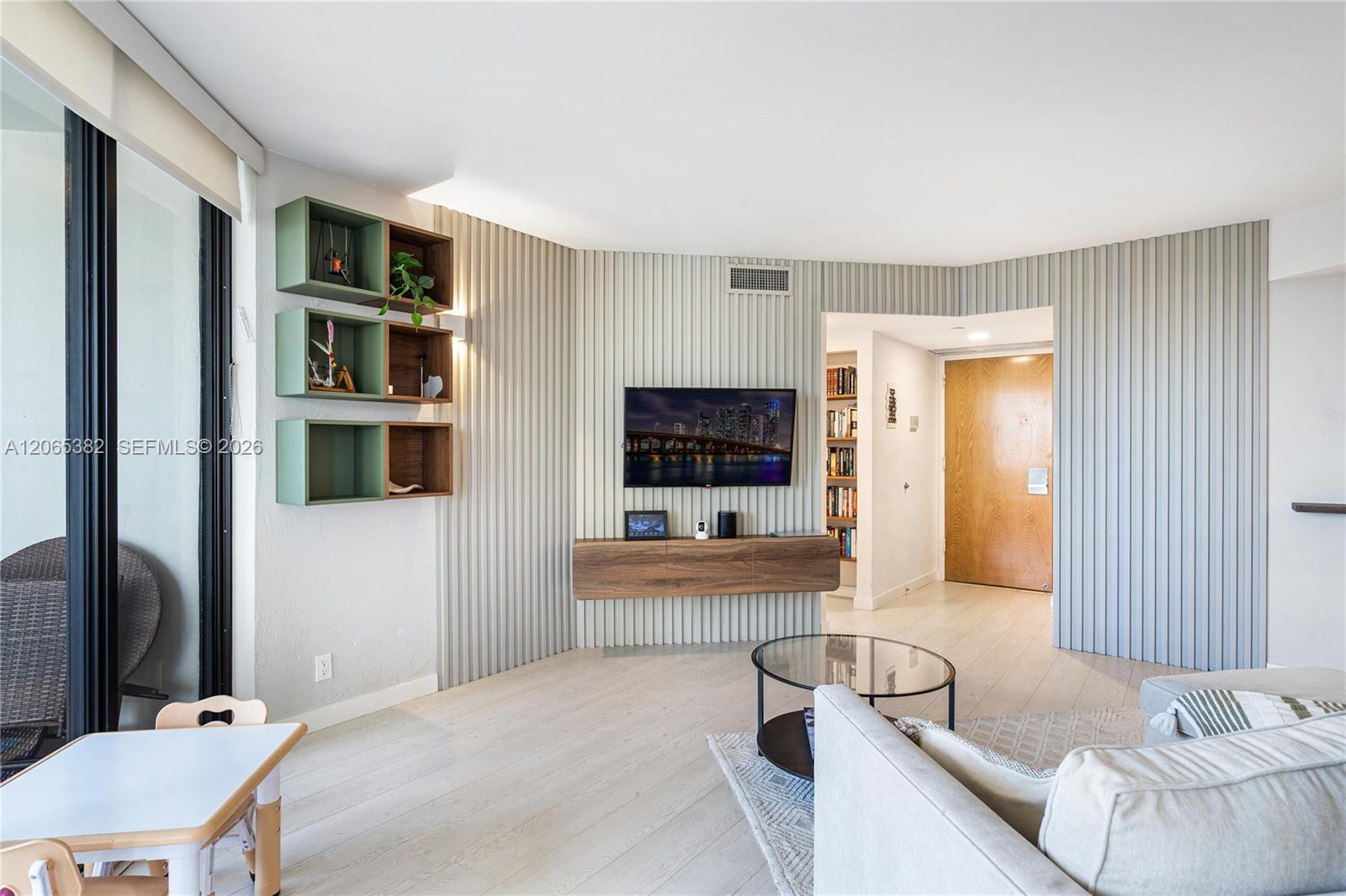 20185 E Country Club Drive 604+den Property Photo 4
