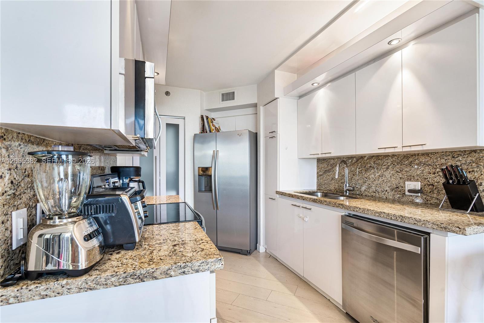 20185 E Country Club Drive 604+den Property Photo 5