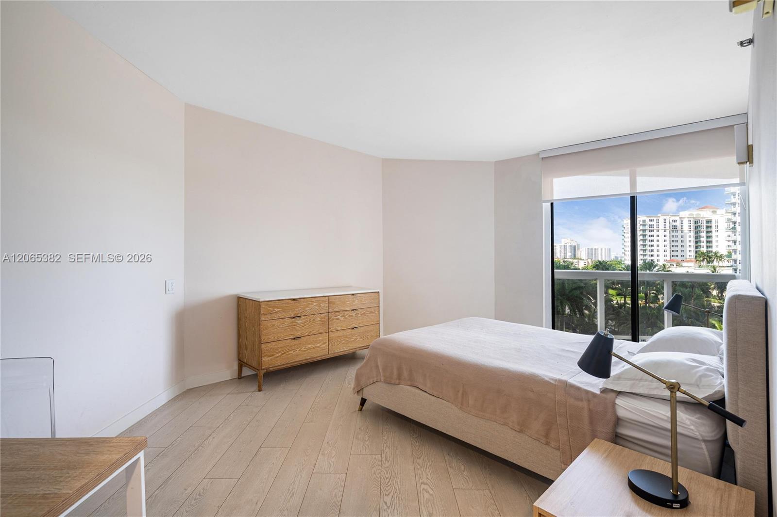 20185 E Country Club Drive 604+den Property Photo 10