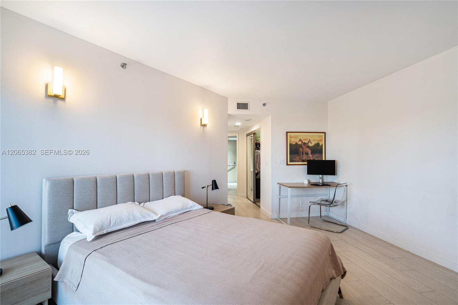 20185 E Country Club Drive 604+den Property Photo 11