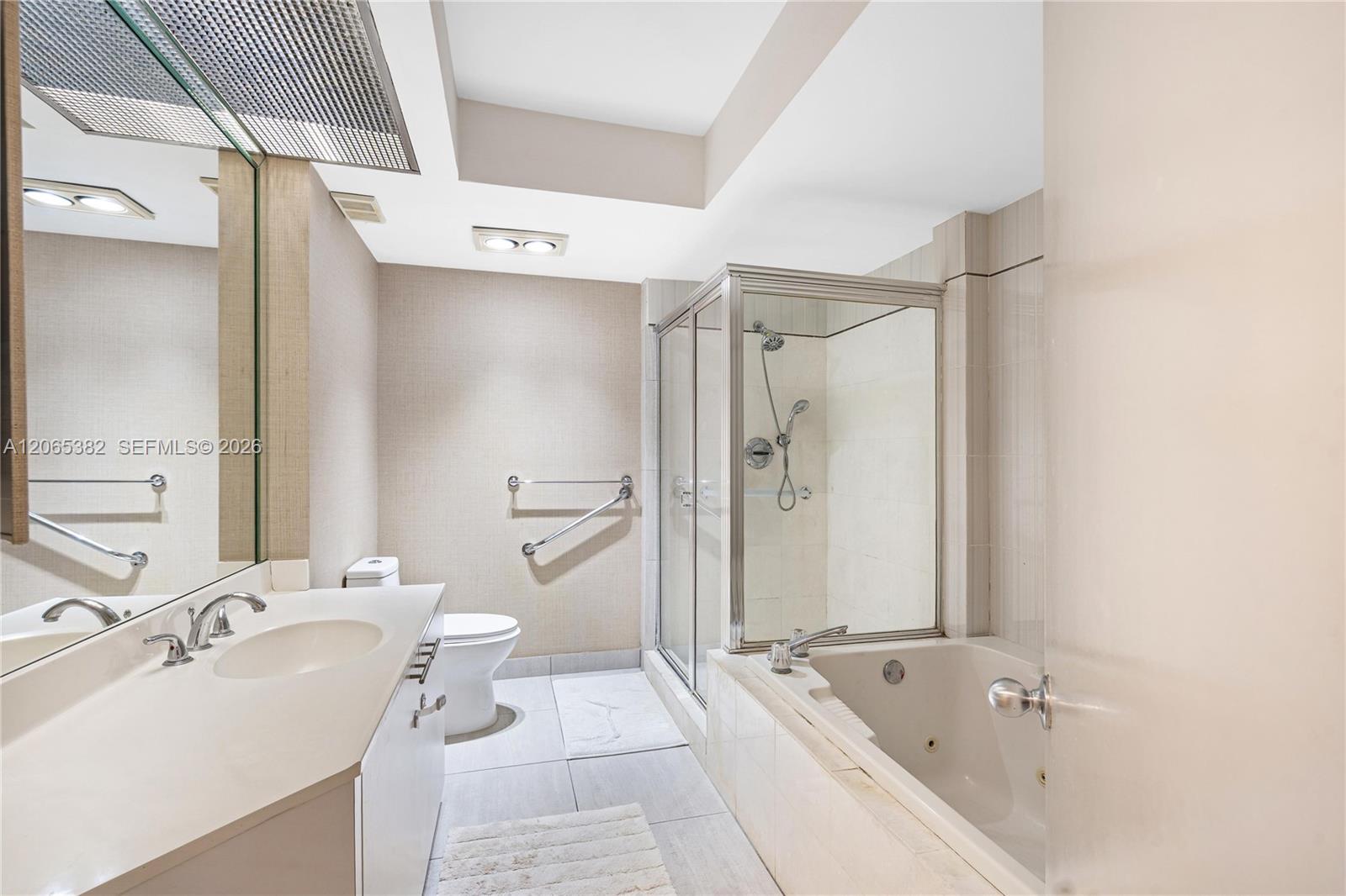 20185 E Country Club Drive 604+den Property Photo 13