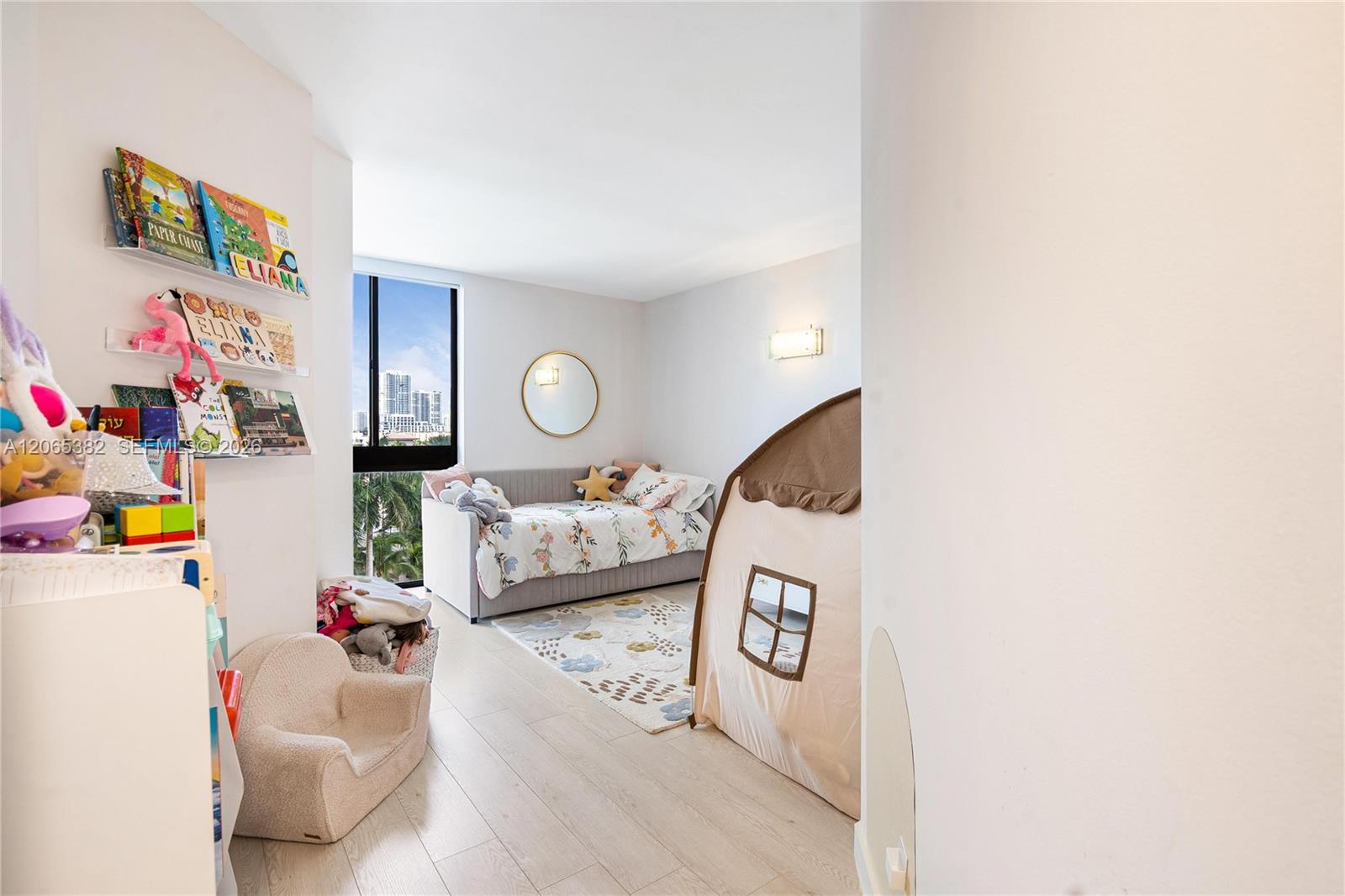 20185 E Country Club Drive 604+den Property Photo 19