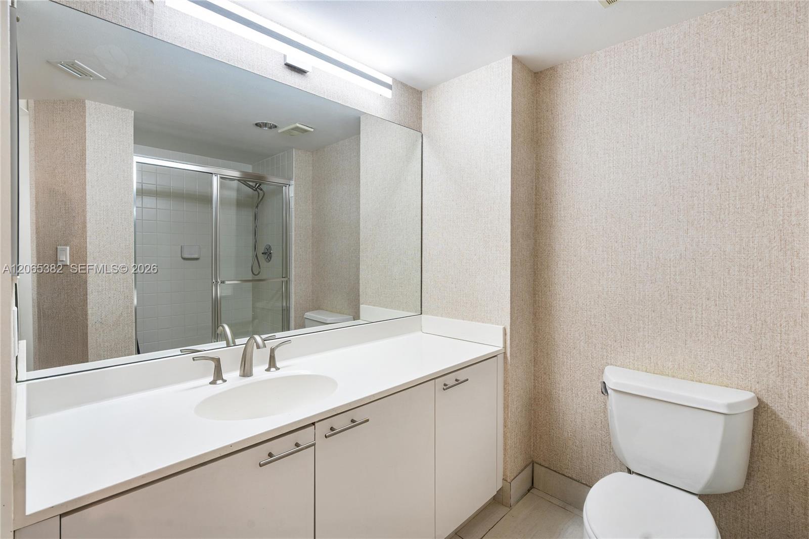 20185 E Country Club Drive 604+den Property Photo 21
