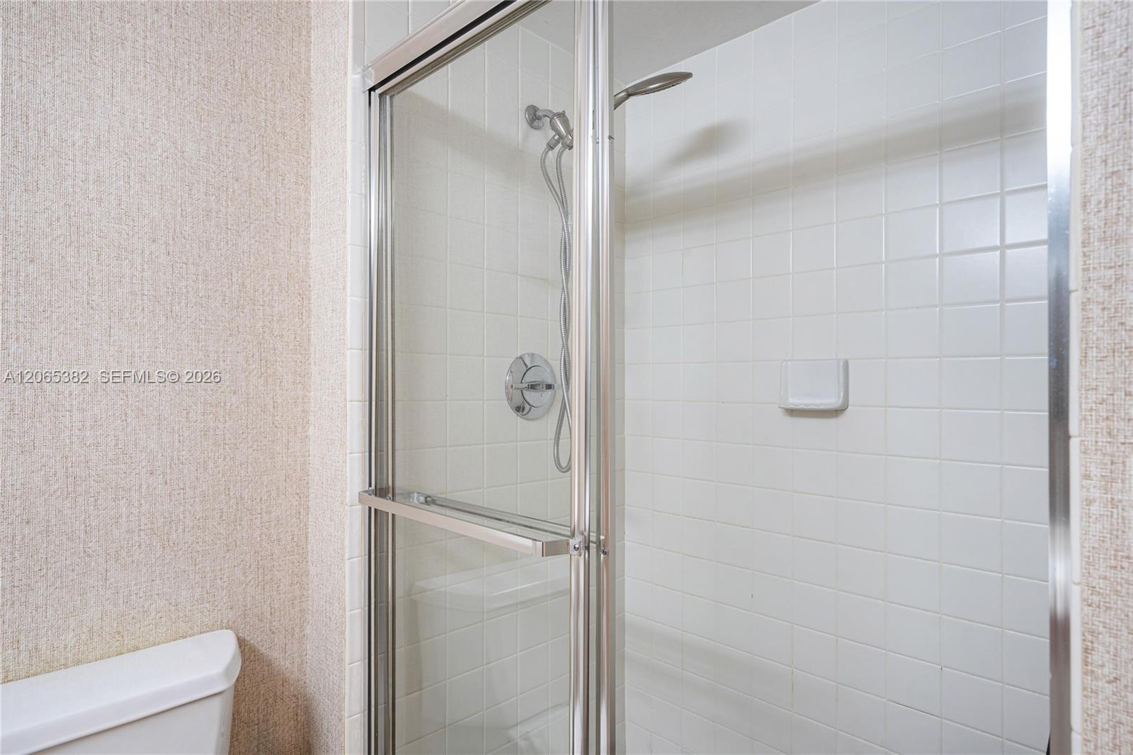20185 E Country Club Drive 604+den Property Photo 23