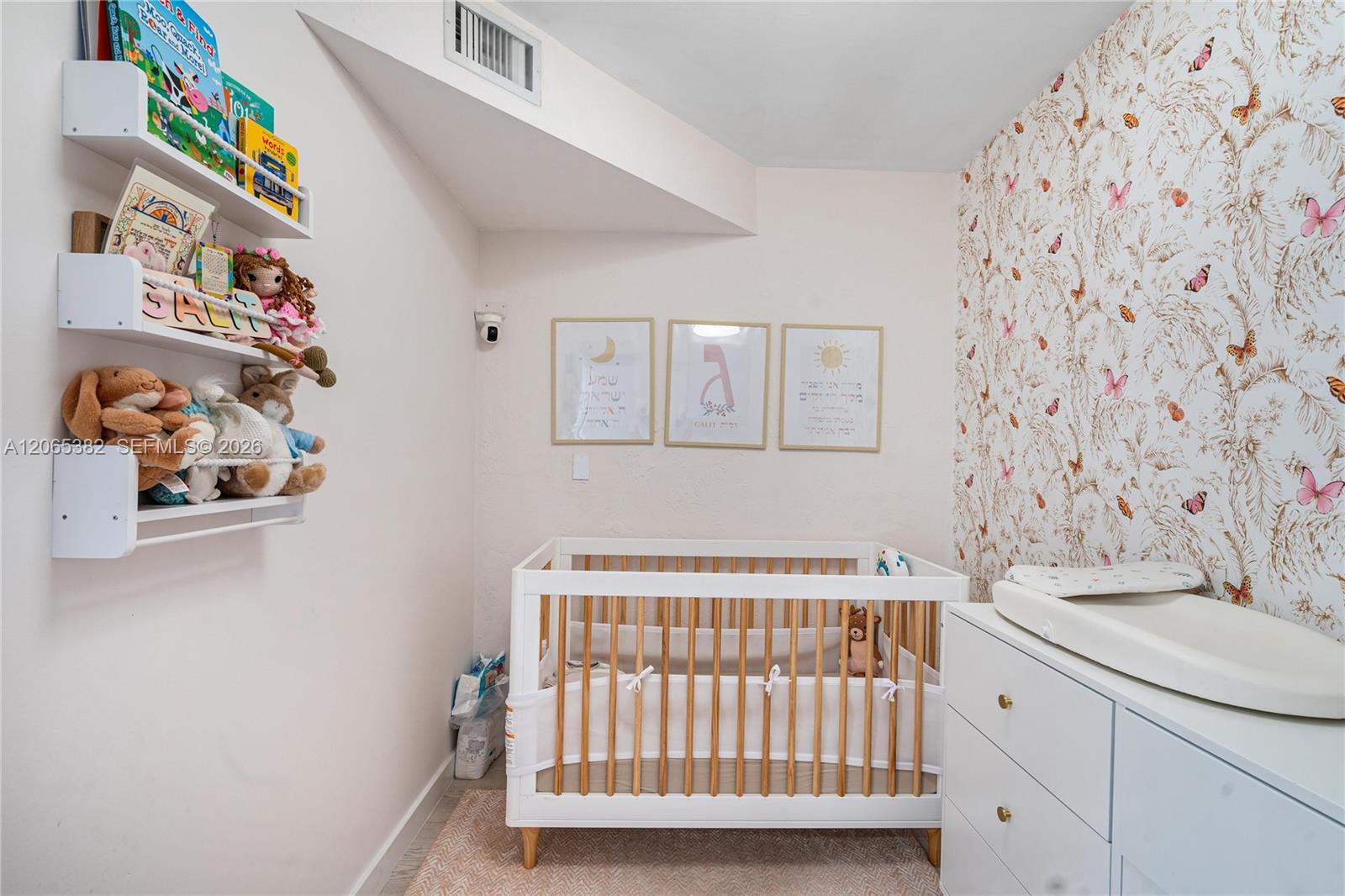 20185 E Country Club Drive 604+den Property Photo 25