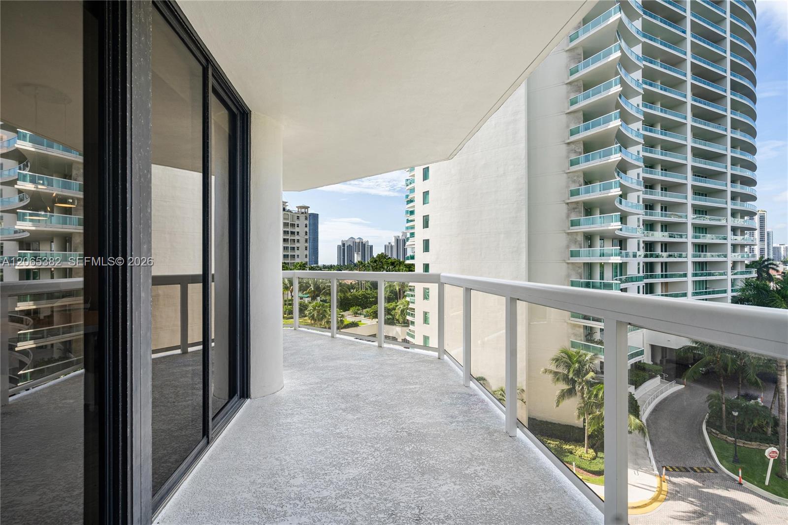 20185 E Country Club Drive 604+den Property Photo 26