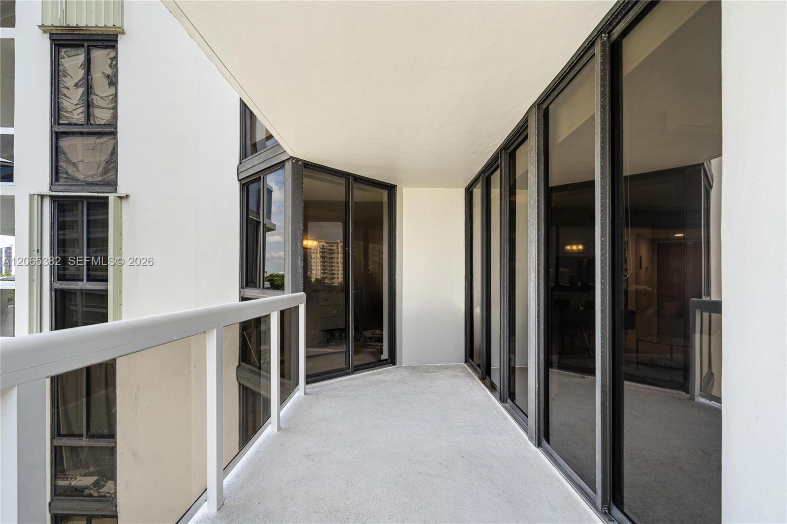 20185 E Country Club Drive 604+den Property Photo 27