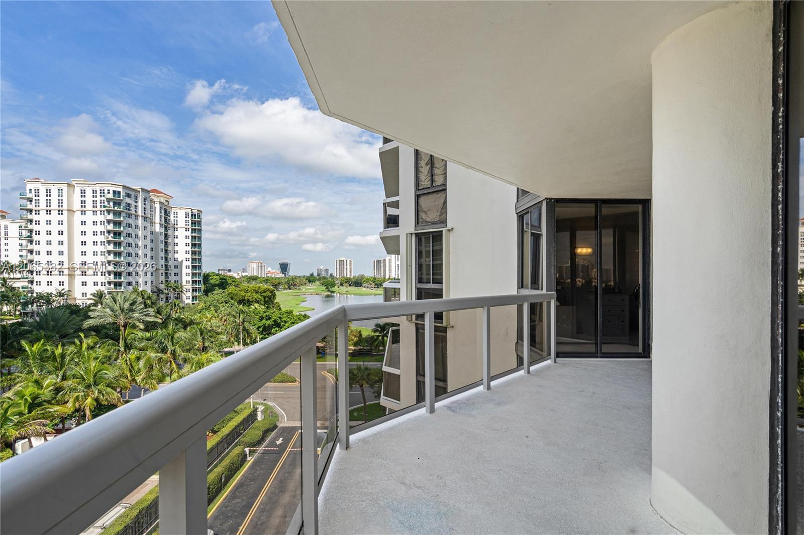 20185 E Country Club Drive 604+den Property Photo 28