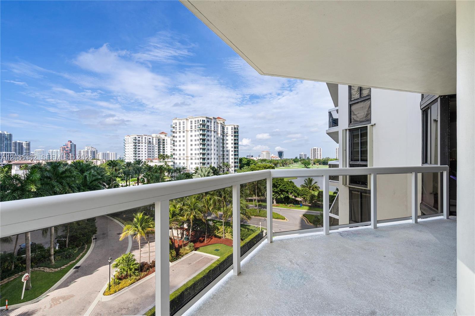 20185 E Country Club Drive 604+den Property Photo 30