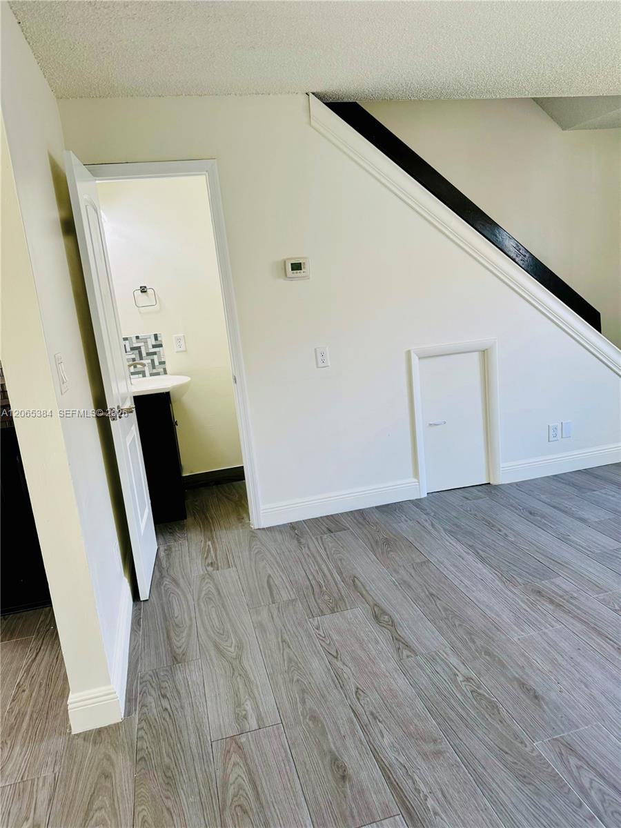 6625 Winfield Boulevard 4-d Property Photo 5
