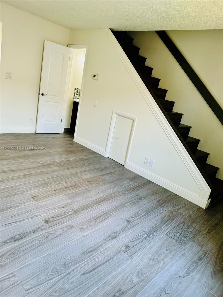 6625 Winfield Boulevard 4-d Property Photo 8