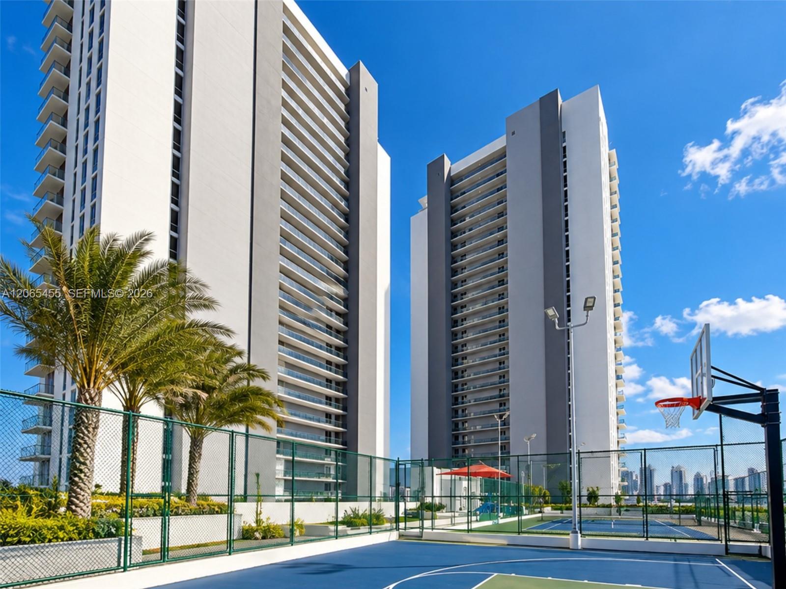 16385 Biscayne Blvd # 419 Property Photo 1
