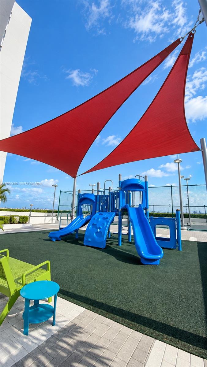 16385 Biscayne Blvd # 419 Property Photo 10