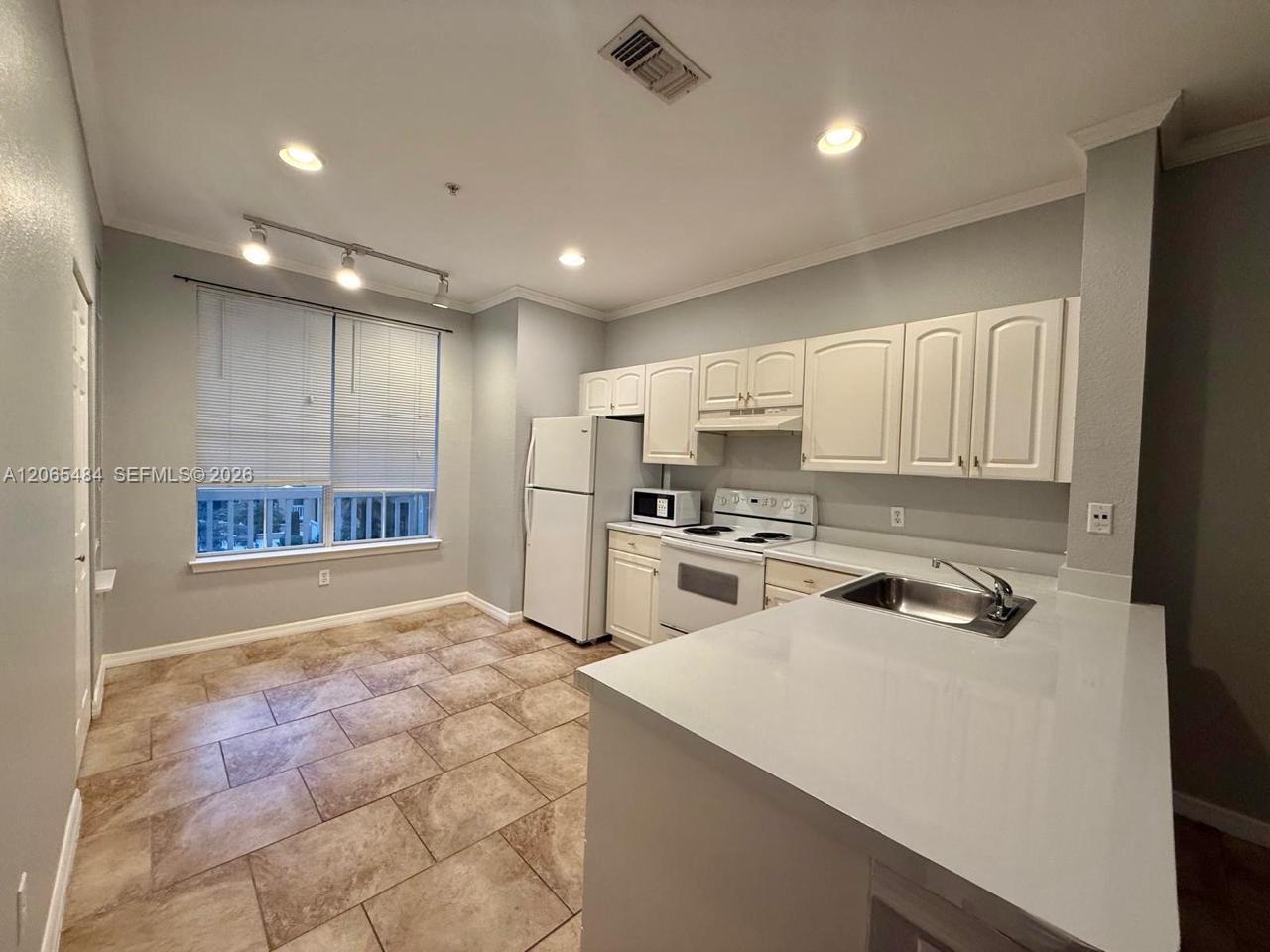 860 N Orange Avenue 258 Property Photo 1