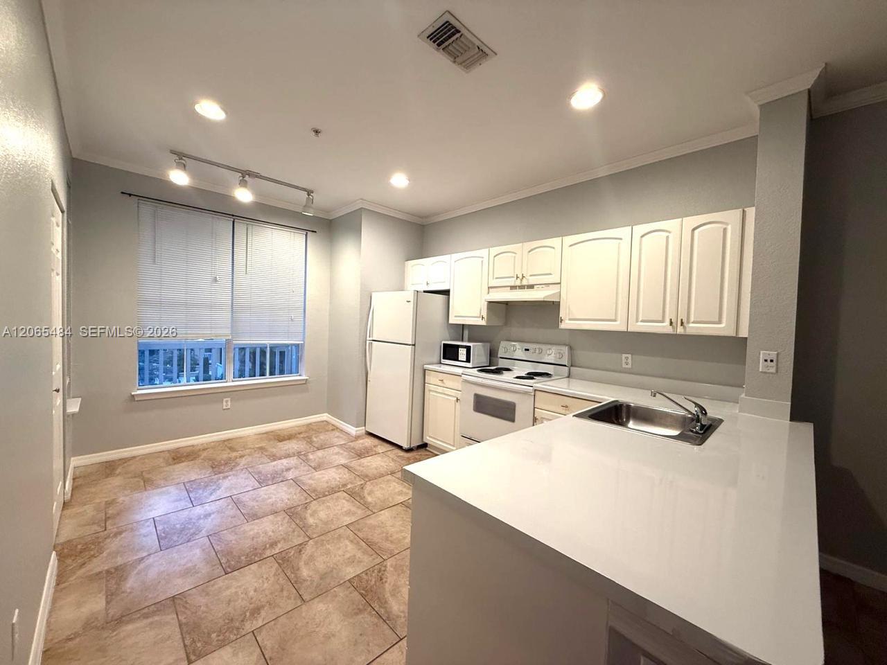 860 N Orange Avenue 258 Property Photo 5