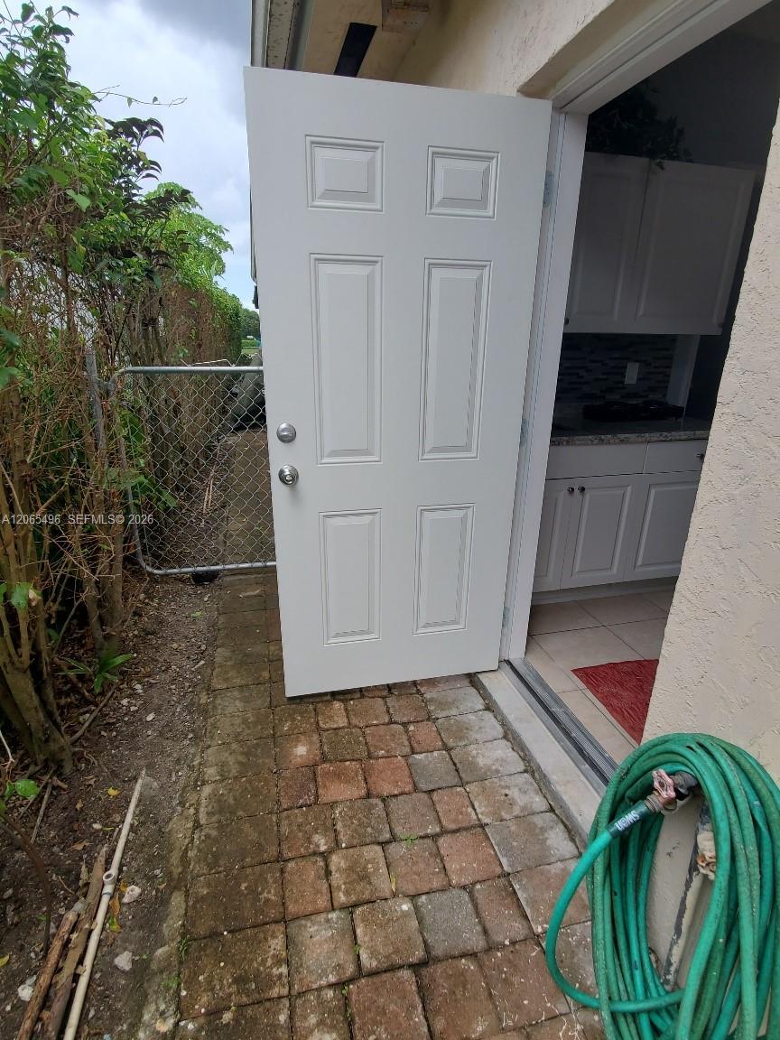 16025 Sw 53rd Terrace Efficiency Property Photo 3