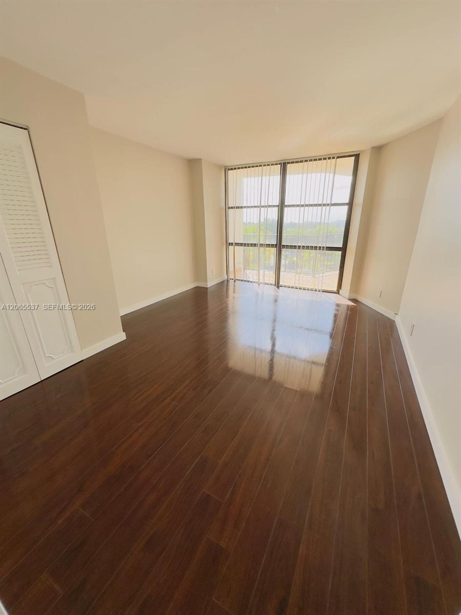 800 Parkview Drive 611 Property Photo 4