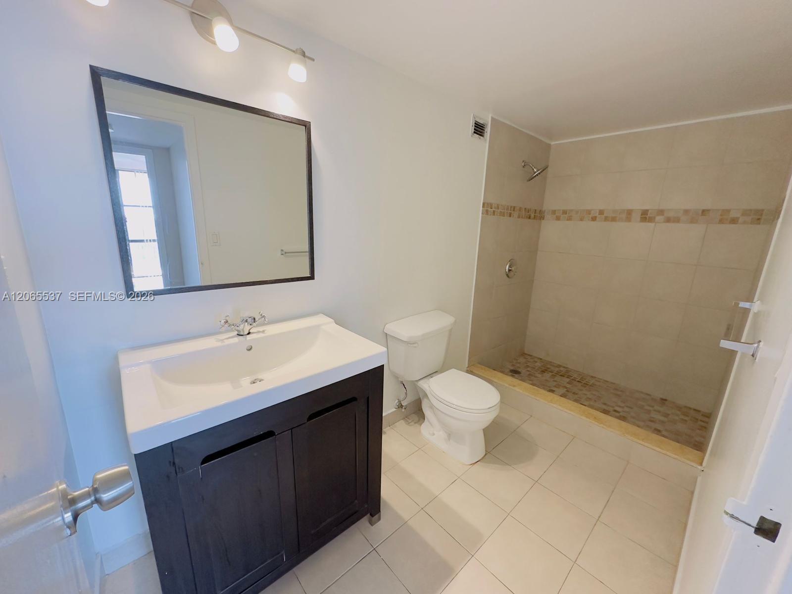 800 Parkview Drive 611 Property Photo 7