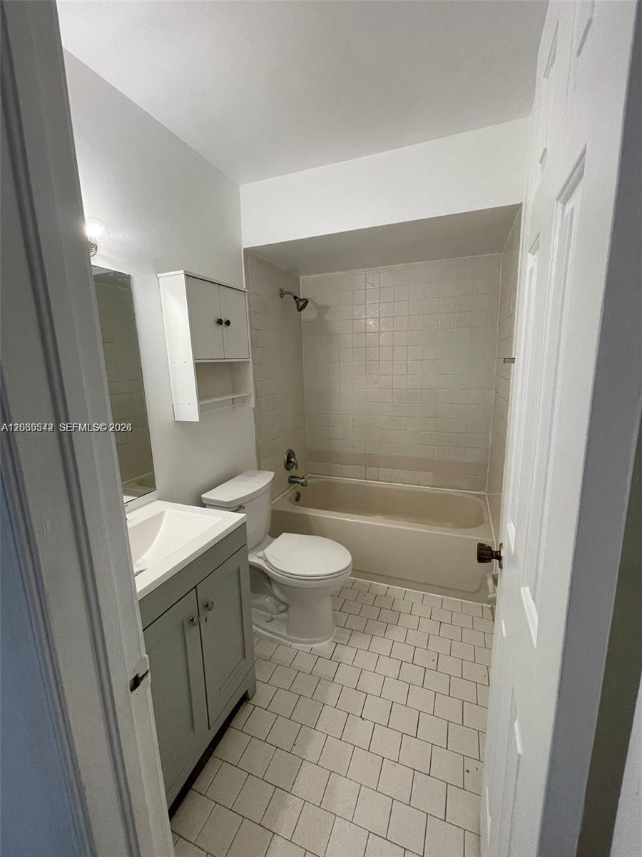 A12065542 Property Photo 4