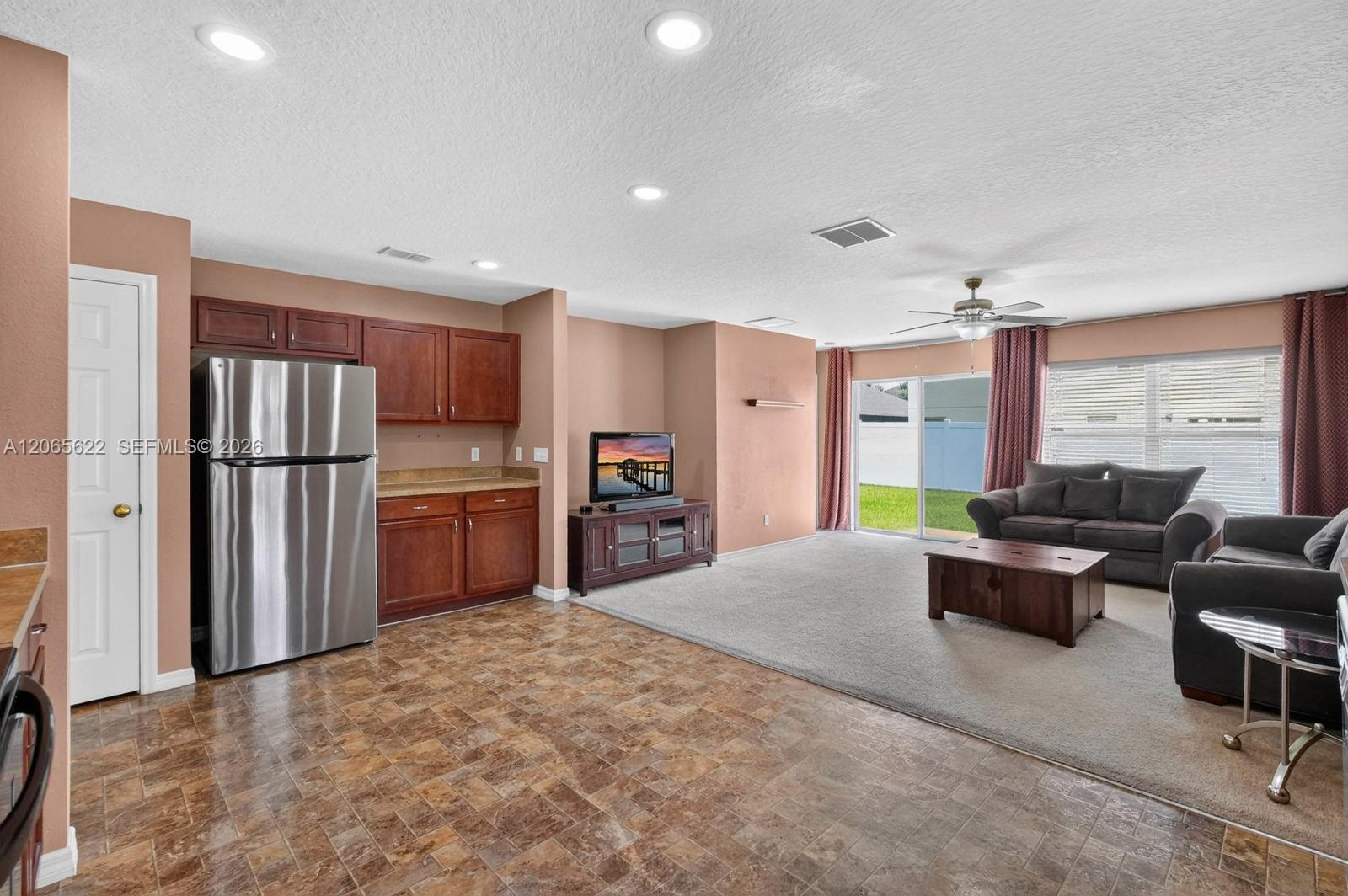 2501 Bullion Loop Property Photo 11