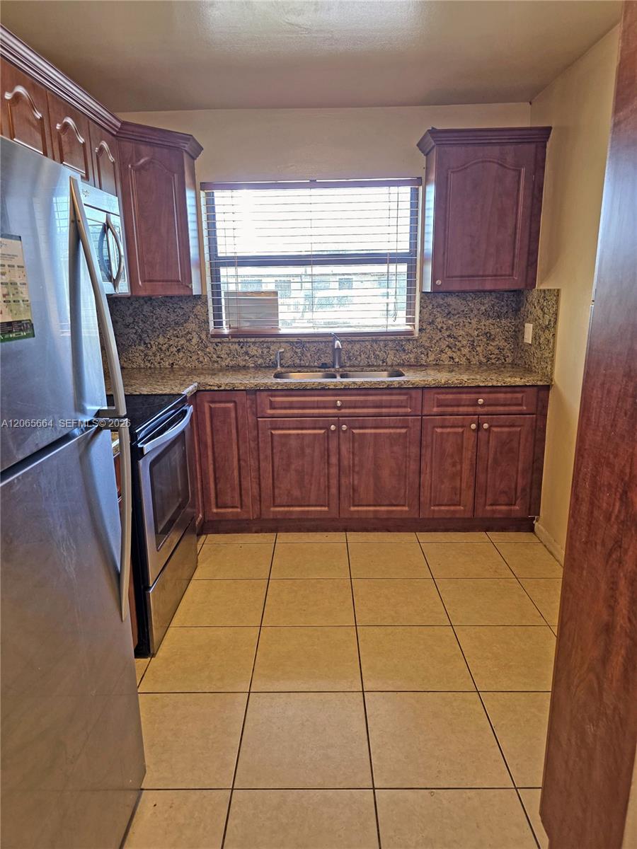 A12065664 Property Photo 8