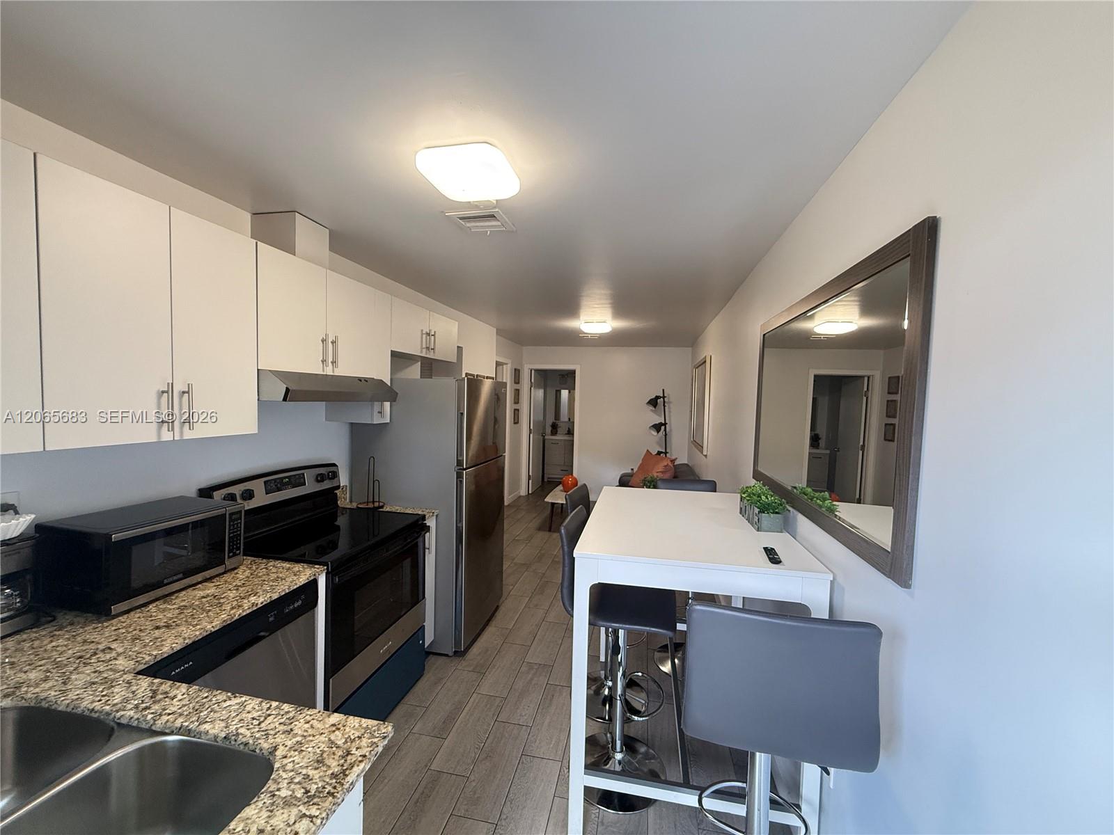 1604 Sw 9th Street B Property Photo 1