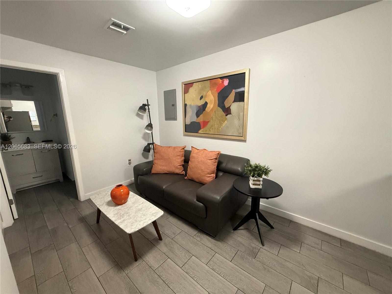 1604 Sw 9th Street B Property Photo 6