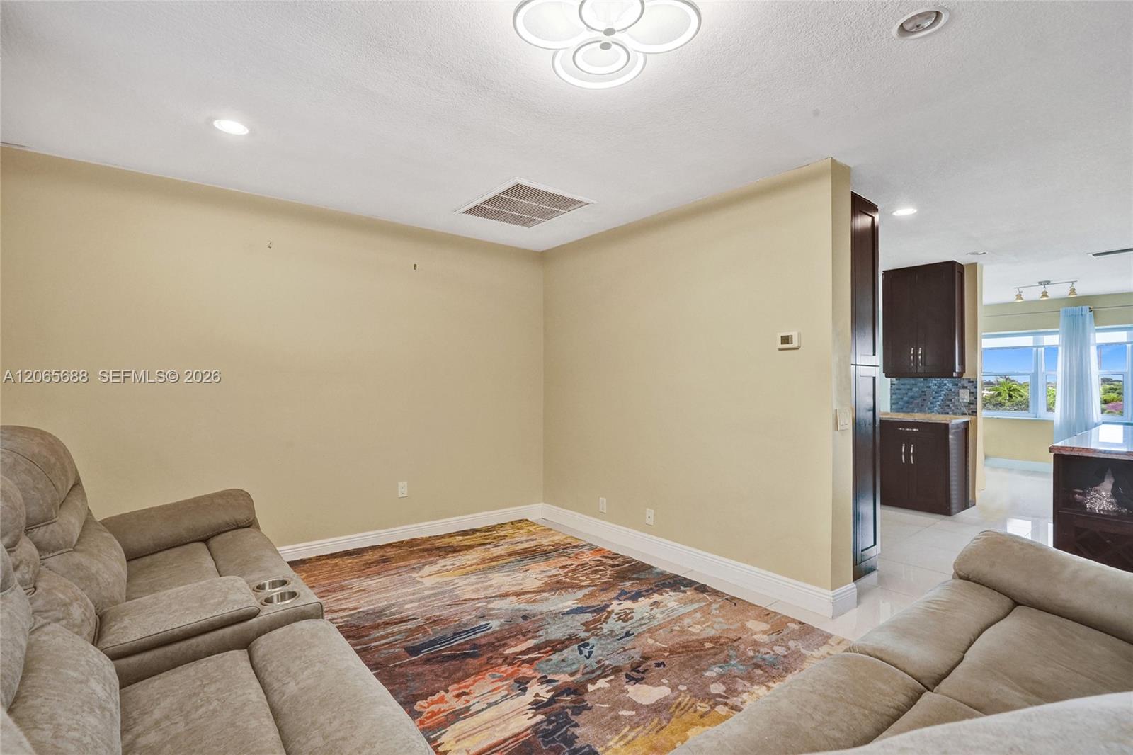 215 Se 3rd Avenue 501c Property Photo 6