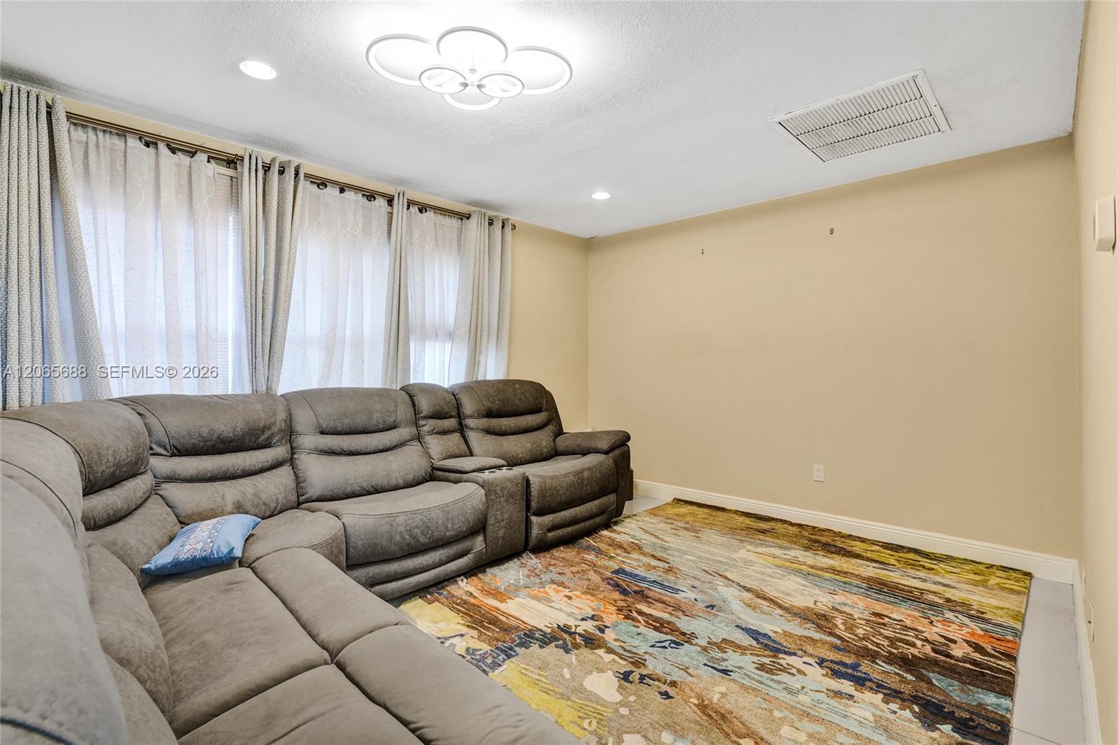 215 Se 3rd Avenue 501c Property Photo 8
