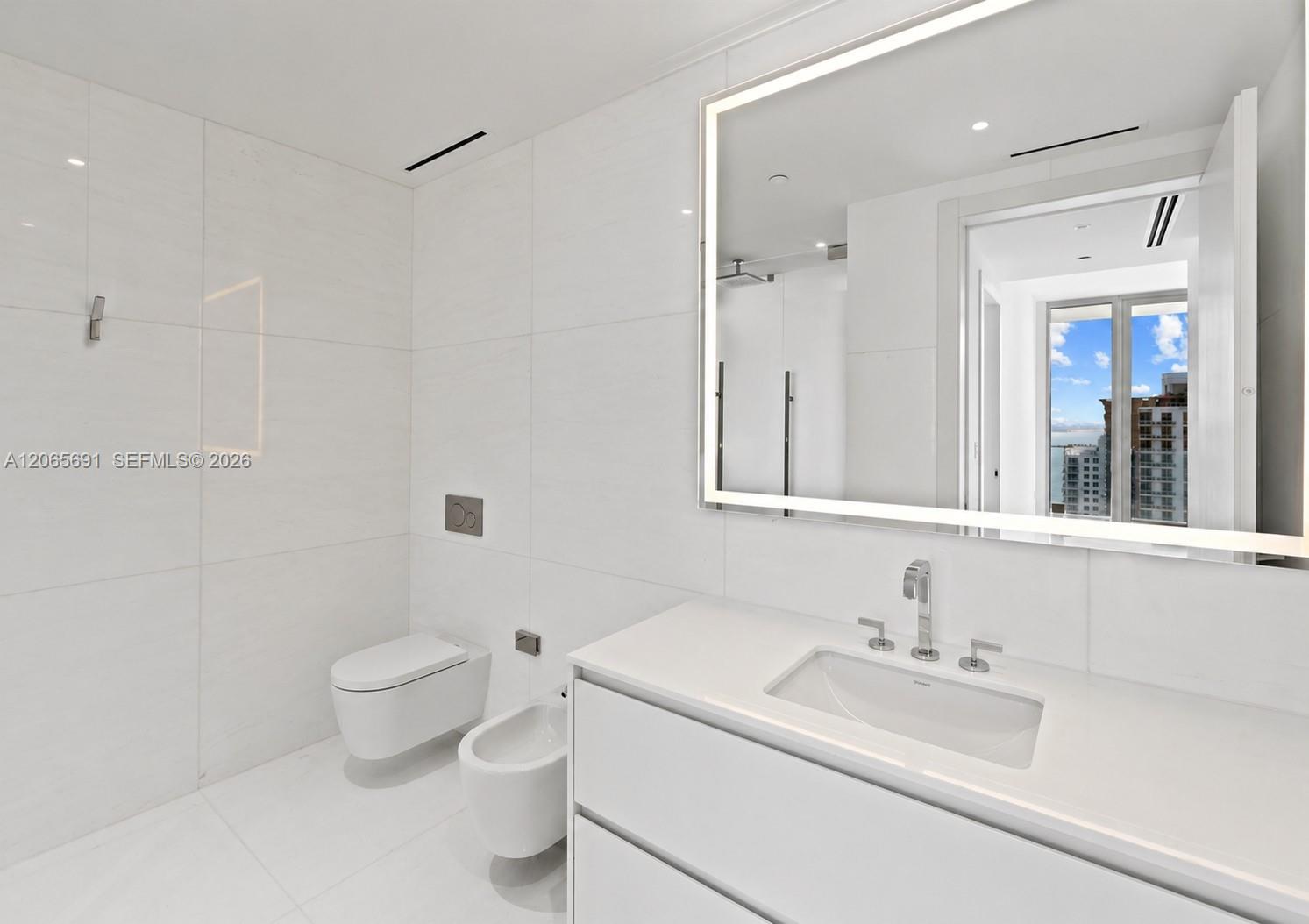 300 Biscayne Boulevard Way 4201e Property Photo 16