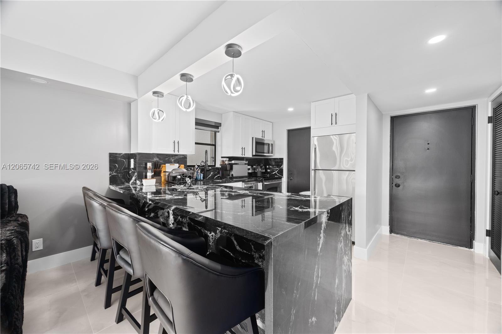 2302 S Cypress Bend Drive 306 Property Photo 1