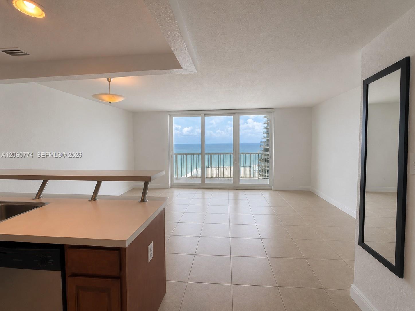 5401 Collins Avenue 832 Property Photo 4