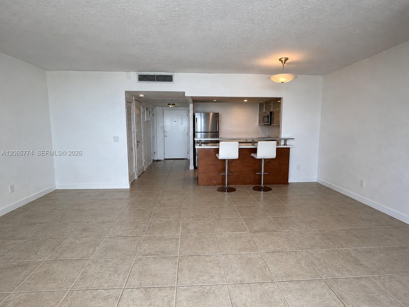 5401 Collins Avenue 832 Property Photo 5