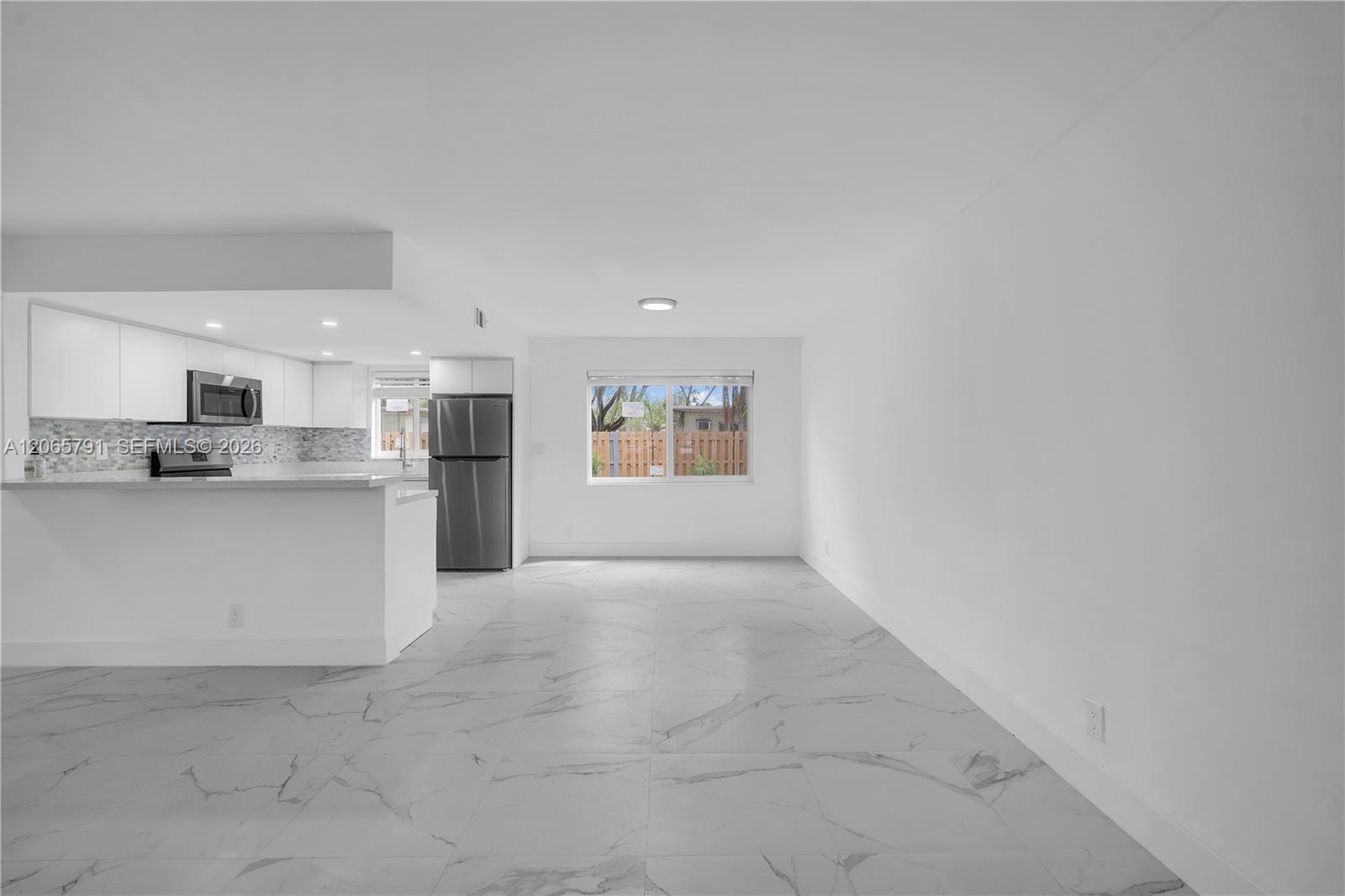 414 Se 14th Street 3 Property Photo 5