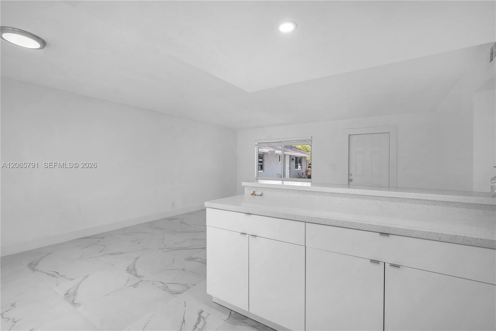414 Se 14th Street 3 Property Photo 6