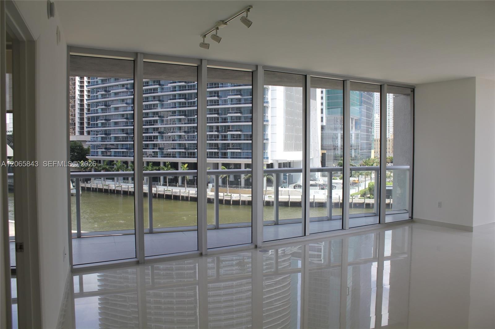 465 Brickell Avenue 502 Property Photo 6