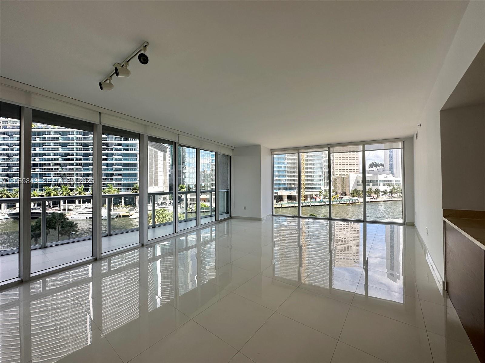 465 Brickell Avenue 502 Property Photo 8