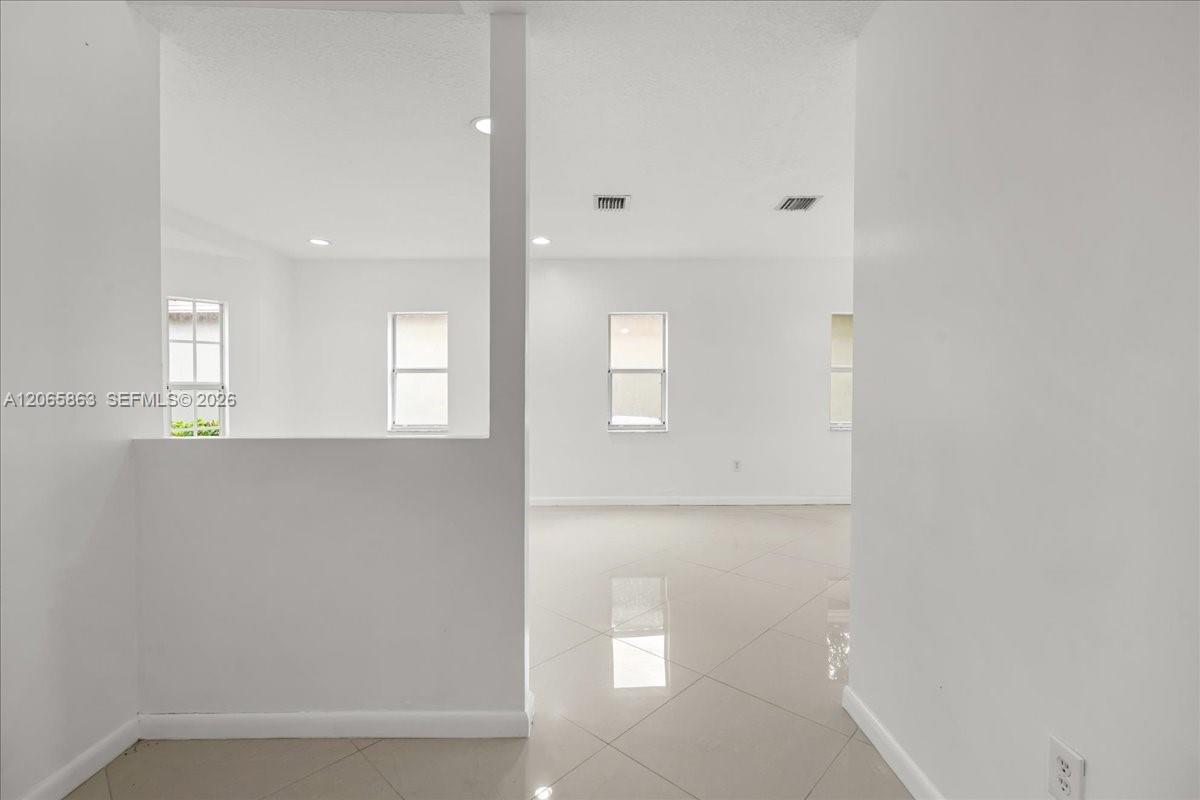 1720 Ne 35 Avenue Property Photo 14