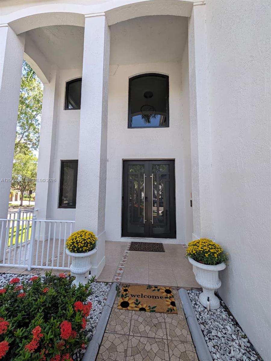 1073 Allamanda Way Property Photo 2